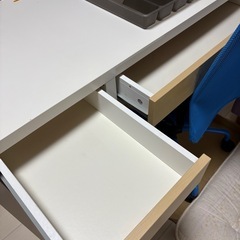 IKEAで購入（椅子付き）学習デスクにいかがですか？の画像
