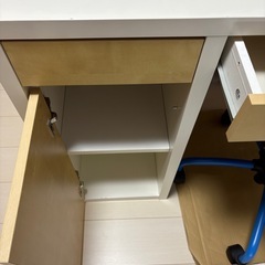 IKEAで購入（椅子付き）学習デスクにいかがですか？の画像