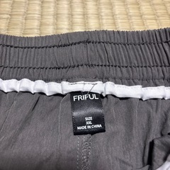 【XLサイズ位】メンズ　薄手　ワイドパンツ　カーキの画像