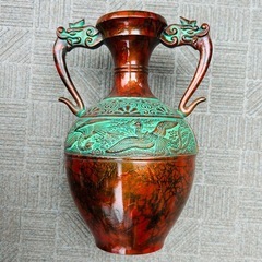 エンボス加工の鶴デザイン花瓶　中古品の画像