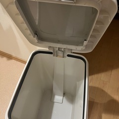 ゴミ箱の画像