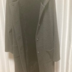 フード付きダークグレーロングコートの画像