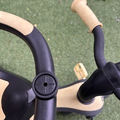 GLOBBER グロッバー エクスプローラー トライク 4in1ベビーカー カスタードクリーム ハンドル付き 子供三輪車 キックバイク 10カ月から5歳の画像