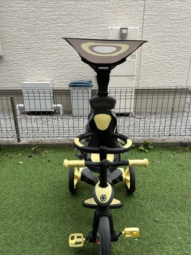 GLOBBER      
グロッバー エクスプローラー トライク 4in1ベビーカー カスタードクリーム ハンドル付き 子供三輪車 キックバイク 10カ月から5歳