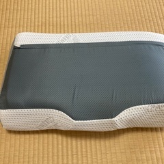 【中古品】GOKUMIN ゴクミン プレミアム低反発枕 ホワイトの画像