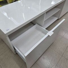 J8630【リユースのサカイ柏店】 IKEA イケア TV台 ビーオース ハイグロス ホワイト クリーニング済の画像