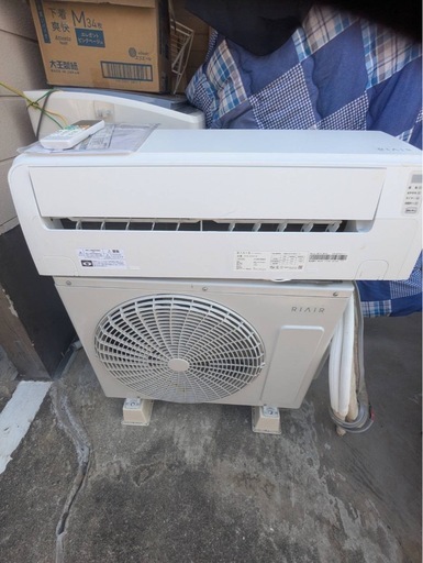 ✨激安価格✨早期持帰43000円 2024年製 【保証有】あと4年10ヶ月弱 配管付 8畳用 比較的美品 エアコン 2.5kw