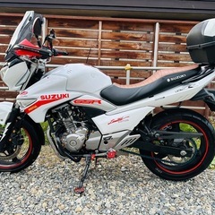 値下げ！北海道　スズキ　GSR250 外装美品！風母付き！ナックルガード付き！タイヤ前後山あり！バッテリー付き！リヤボックス付き！の画像