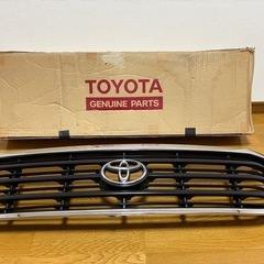 トヨタ ランドクルーザー 前期 純正フロントグリル UZJ100W 100系
の画像