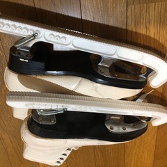 スケート靴　23.0cmの画像