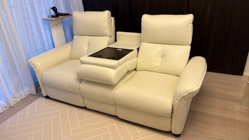 【価格変更】ニトリ 電動リクライニングソファ 3人掛け テーブル付き ホワイト（横浜市西区）