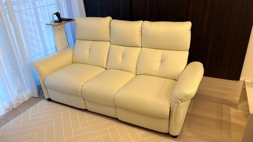 【価格変更】ニトリ 電動リクライニングソファ 3人掛け テーブル付き ホワイト（横浜市西区）