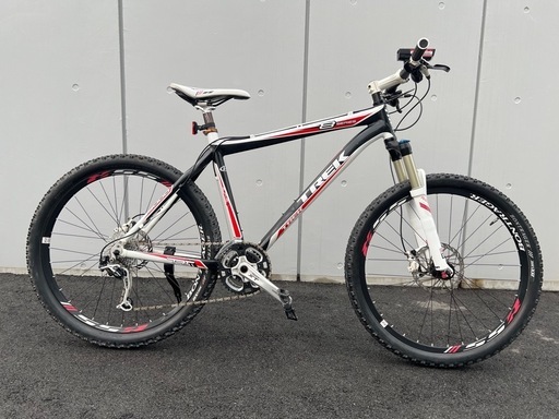 自転車マウンテンバイク
MTBトレック TREK 8シリーズ ロードバイク 26インチ ホワイト × ブラック 譲渡証明書付き