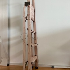 【室内のみの使用！】脚立の画像