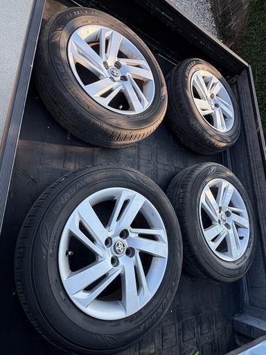 トヨタライズＧの純正アルミホイルセット