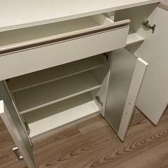 食器棚(両開き、ホワイト、状態良好
)の画像