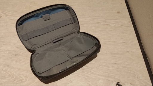 Bellroy tech kit ポーチ