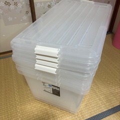 ニトリ　コロ付き衣装ケース74×4個セットの画像