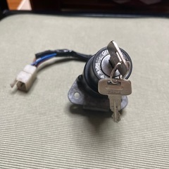 XJ400.550純正キーセット
の画像
