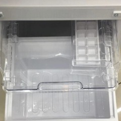 冷蔵庫【配達無料お届け設置出来ます💫都内近郊🚚】✨信頼のSHARP製✨便利！どっちでもドア💫2023年新品購入品✨除菌クリーニング済✨超極美品✨他にも冷蔵庫.洗濯機.電子レンジ.オーブン電子レンジ.炊飯器.テーブル&椅子.机&チェアー.ベット&マットレス.ドレッサーなど多種多様な美品が有ります✨お気軽にお問い合わせ下さい💫の画像