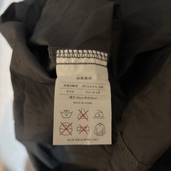 カエルプリント ダークグレー レインポンチョの画像