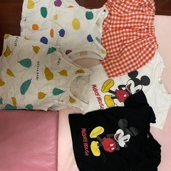 男の子の服と靴の画像