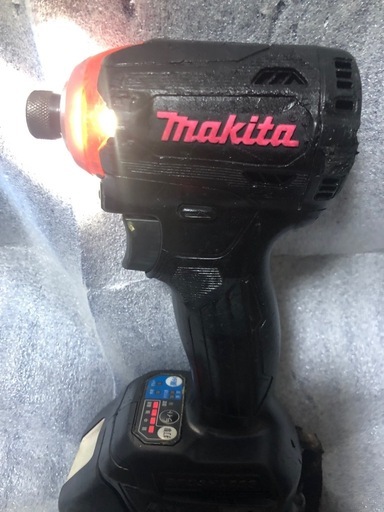 ⑨マキタ18vインパクトドライバTD171D中古、オリジナルハウジング、本体のみ
