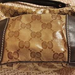 グッチのワンショルダーバックの画像