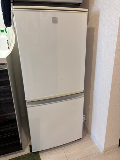 送料無料★SHARP 137L 冷凍冷蔵庫【SJ-14E5-KW】 Amazon.co.jp: シャープ 137L 2ドアノンフロン冷蔵庫 keyword