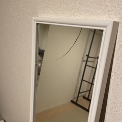 IKEA 鏡　ひび割れありの画像