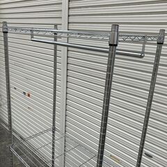 ハンガーバー付きメタルラック（棚板２枚）の画像