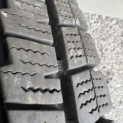195/80/15LT冬ダンロップの画像