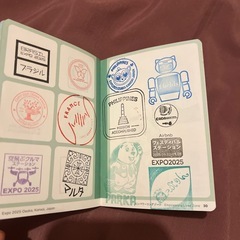 万博　スタンプラリー制覇　コンプリート　太陽の塔復刻版　万博グッズ　サウジアラビア傘　ブラジルポンチョの画像