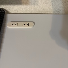 スタンディングデスクとチェアのセットの画像