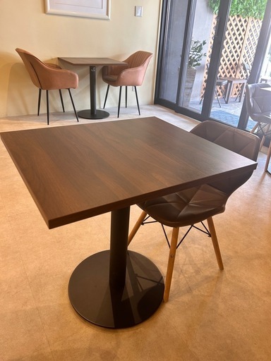 カフェテーブル