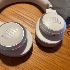 JBL LIVE ワイヤレスヘッドホン ホワイトの画像