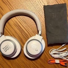 JBL LIVE ワイヤレスヘッドホン ホワイトの画像
