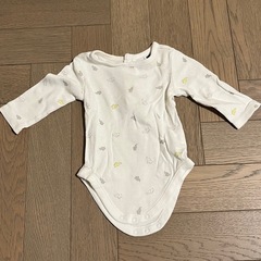 0〜3ヶ月 長袖ボディスーツ2着の画像