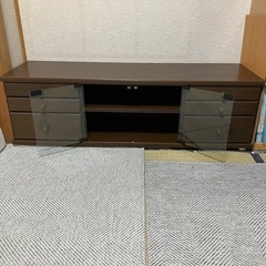 ダークブラウン テレビ台 ガラス扉付きの画像