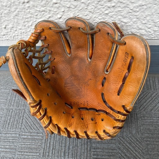 ⭐️値下げしました⭐️ スラッガー 右投げ用グローブ　貴重j7 ⭐️値下げしました⭐️ スラッガー 右投げ用グローブ 貴重j7