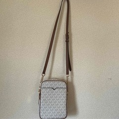 MICHAEL KORS ジェット セットノース サウス クロスボディ バッグ 
の画像