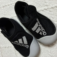 kids adidasスニーカーの画像