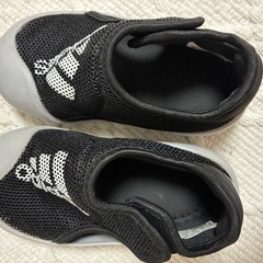 kids adidasスニーカーの画像