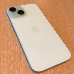  【美品】iPhone15 128GB グリーン✨SIMフリー／箱・付属品あり／那覇市手渡しOKの画像