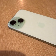  【美品】iPhone15 128GB グリーン✨SIMフリー／箱・付属品あり／那覇市手渡しOKの画像