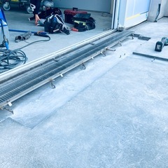 建設現場での建築金物取り付け。の画像