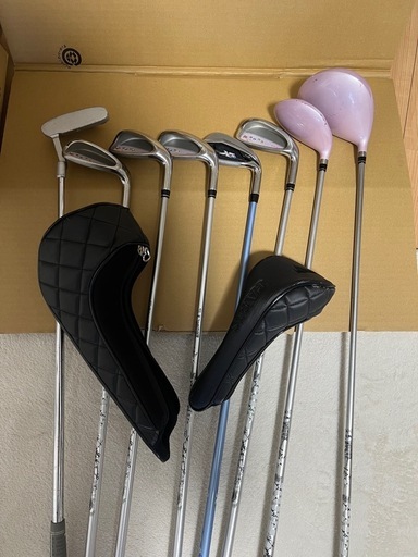 ゴルフクラブ、机、キーケース
