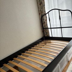 ベッドフレームの画像