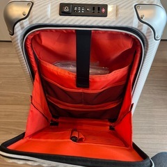 機内持ち込みスーツケースの画像