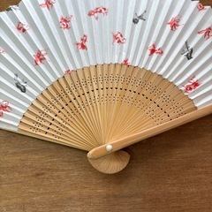 扇子　金魚柄　白
の画像